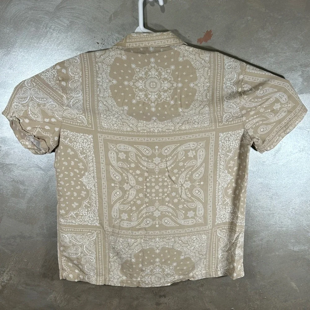 Forever 21 Tan Bandana Paisley Print Short Sleeve Rayon Button Down Men's Large